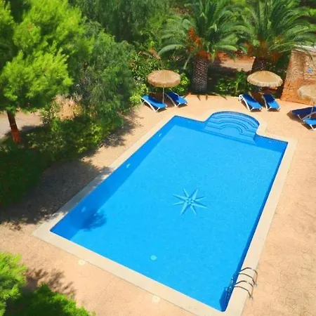 Crestall Villa